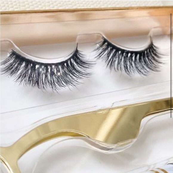 Lavaa Beauty Lash Kit - Picture 3 of 4